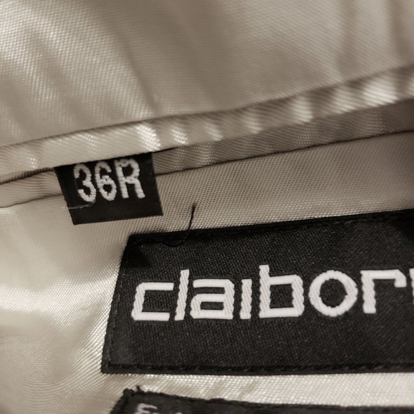 Claiborne Men's Easy Care Beige Herringbone pattern Blazer RN52003Size 36R - Picture 6 of 13